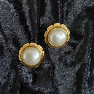 PEARL & GOLD PIERCED EARRINGS